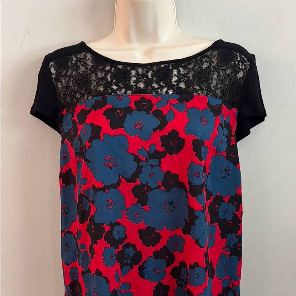 Kensie Red Floral Lace Yoke Blouse with capped sleeves Size Medium